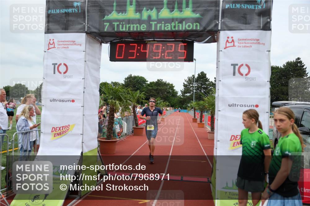 15.06.2025 - 7 Türme Triathlon Michael Strokosch http://msf.ph/oto/7968971 15.06.2025 13:49:25 Ziel 940 meine-sportfotos.de