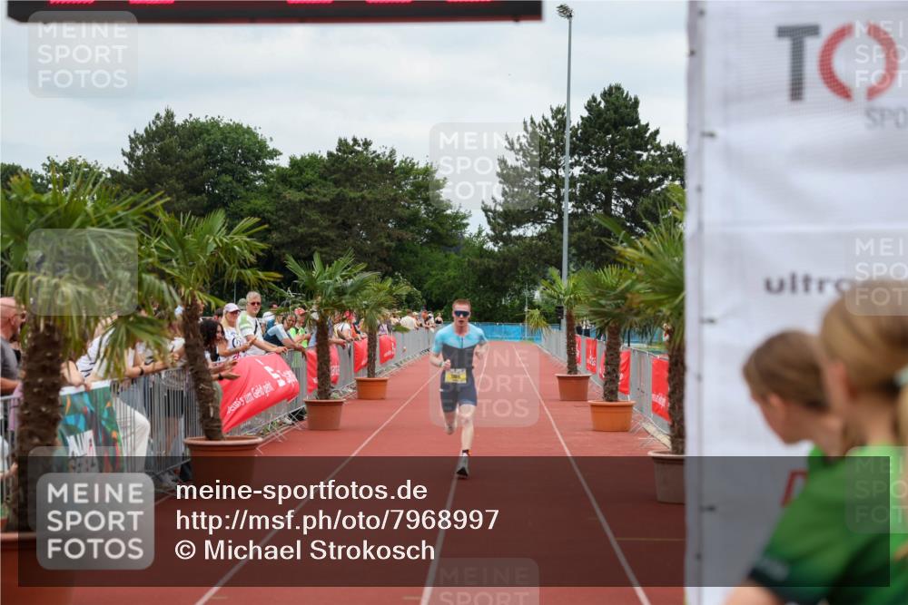 15.06.2025 - 7 Türme Triathlon Michael Strokosch http://msf.ph/oto/7968997 15.06.2025 13:49:35 Ziel 1156 meine-sportfotos.de