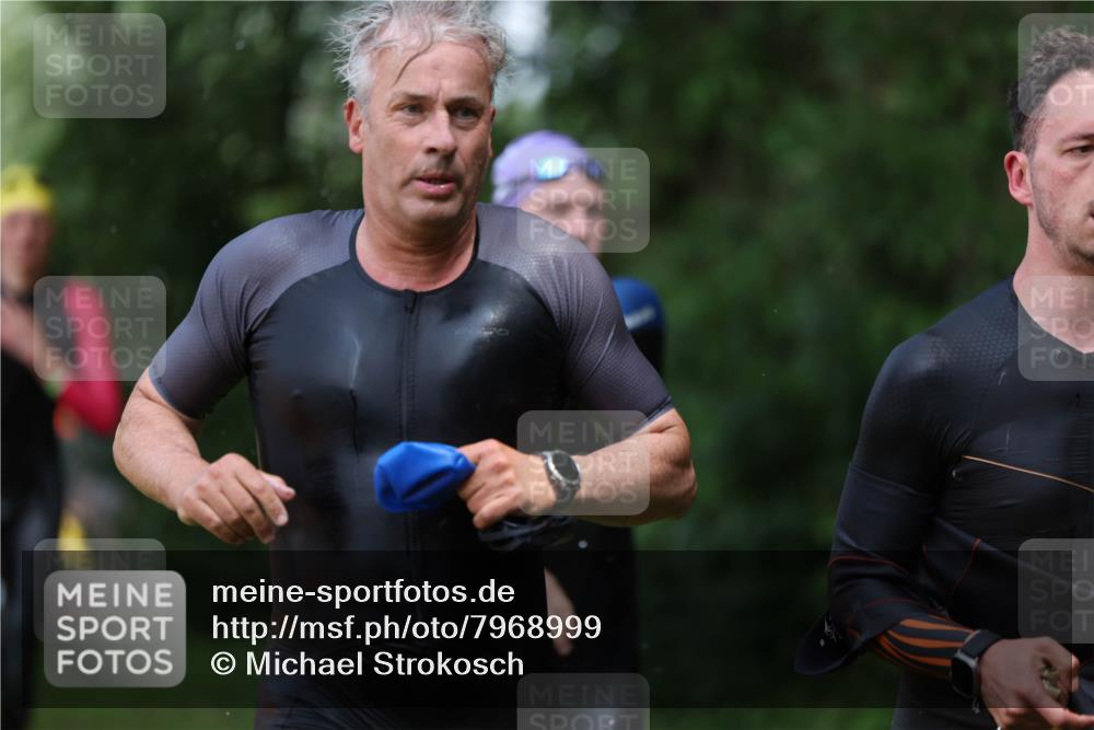 15.06.2025 - 7 Türme Triathlon Michael Strokosch http://msf.ph/oto/7968999 15.06.2025 12:55:41 Schwimmen 755, 763, 784, 792, 797, 805, 877, 879, 895, 919, 927, 955, 1011, 1023, 1029, 1071, 1144, 1153, 1169, 1177 meine-sportfotos.de