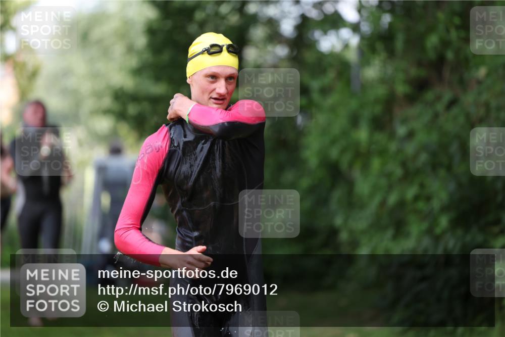 15.06.2025 - 7 Türme Triathlon Michael Strokosch http://msf.ph/oto/7969012 15.06.2025 12:55:43 Schwimmen 708, 755, 763, 792, 797, 805, 818, 833, 877, 879, 895, 919, 927, 955, 1011, 1023, 1029, 1071, 1144, 1153, 1169, 1177 meine-sportfotos.de