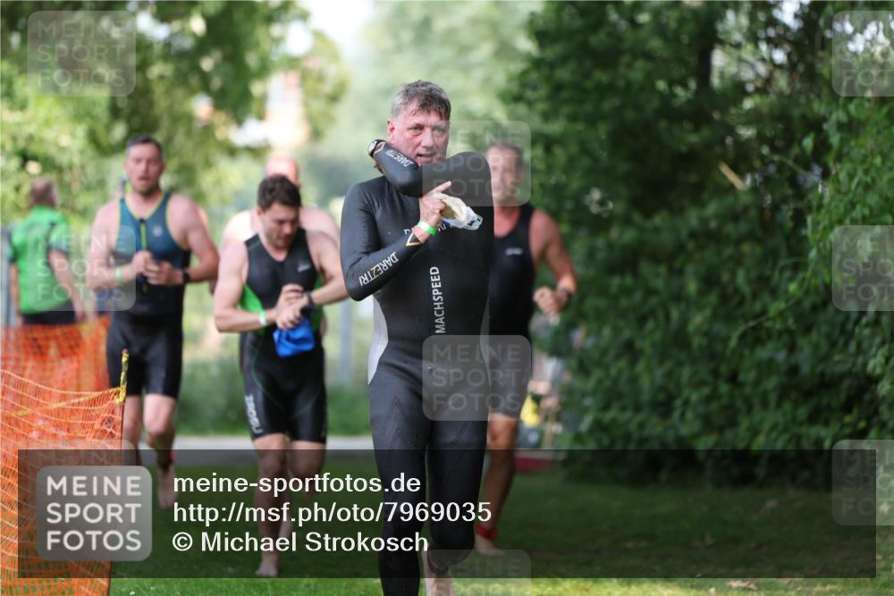 15.06.2025 - 7 Türme Triathlon Michael Strokosch http://msf.ph/oto/7969035 15.06.2025 12:55:46 Schwimmen 708, 755, 763, 776, 792, 805, 818, 833, 877, 879, 895, 919, 1023, 1029, 1071, 1120, 1144, 1153, 1169, 1177 meine-sportfotos.de