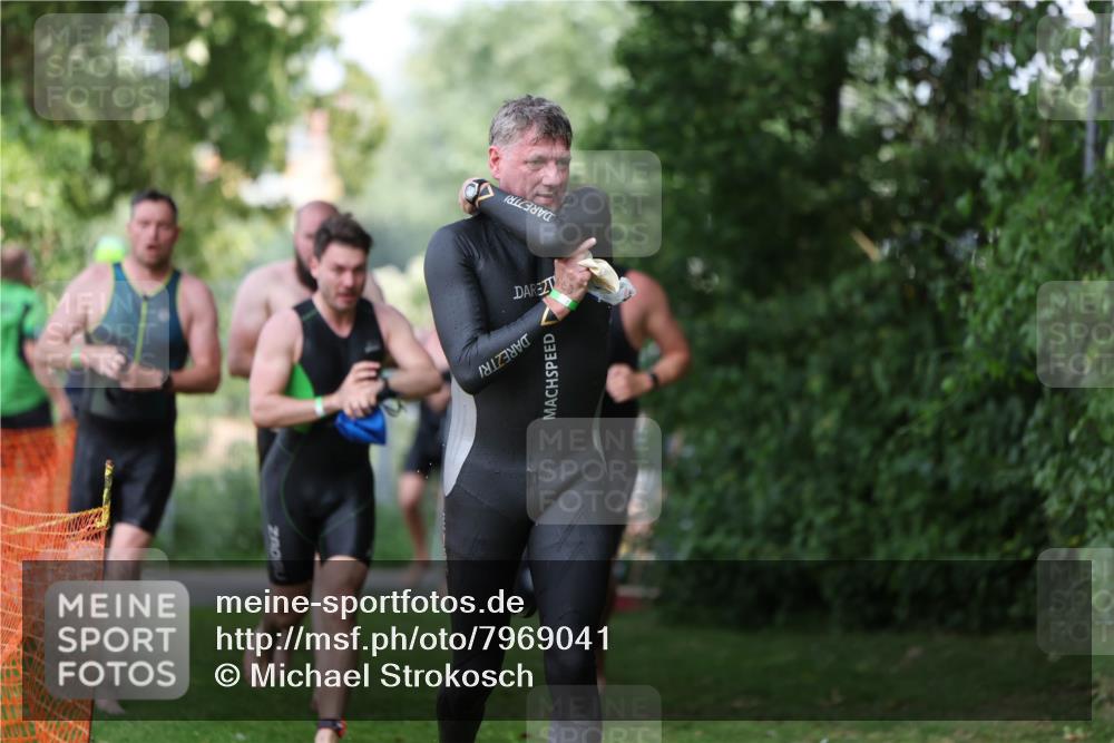15.06.2025 - 7 Türme Triathlon Michael Strokosch http://msf.ph/oto/7969041 15.06.2025 12:55:46 Schwimmen 708, 755, 763, 776, 792, 805, 818, 833, 877, 879, 895, 919, 1023, 1029, 1071, 1120, 1144, 1153, 1169, 1177 meine-sportfotos.de