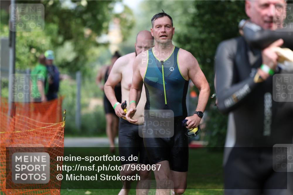15.06.2025 - 7 Türme Triathlon Michael Strokosch http://msf.ph/oto/7969067 15.06.2025 12:55:48 Schwimmen 708, 755, 763, 776, 805, 818, 833, 877, 879, 895, 919, 1023, 1029, 1071, 1120, 1144, 1153, 1169, 1177 meine-sportfotos.de