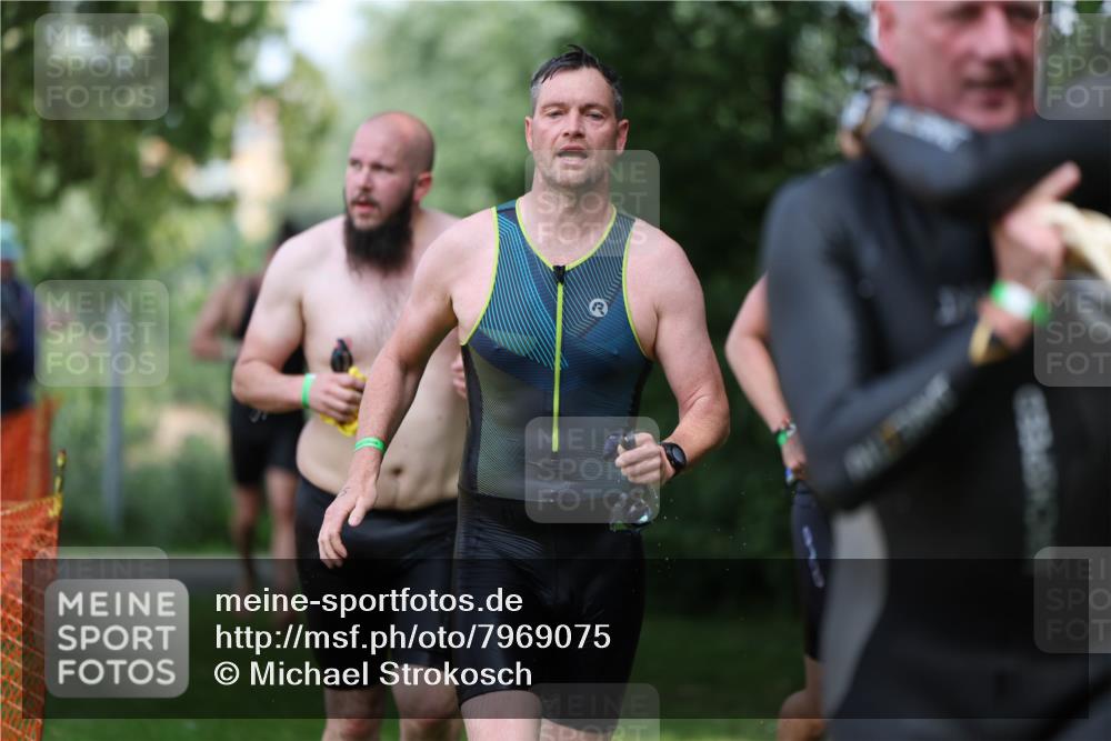 15.06.2025 - 7 Türme Triathlon Michael Strokosch http://msf.ph/oto/7969075 15.06.2025 12:55:48 Schwimmen 708, 755, 763, 776, 805, 818, 833, 877, 879, 895, 919, 1023, 1029, 1071, 1120, 1144, 1153, 1169, 1177 meine-sportfotos.de