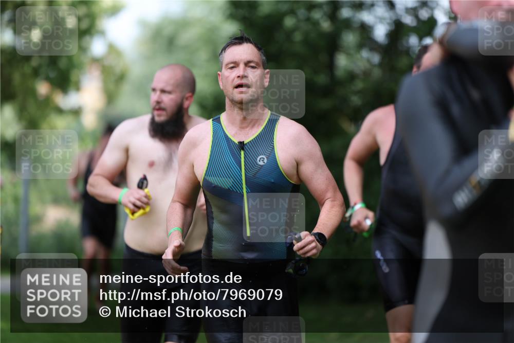 15.06.2025 - 7 Türme Triathlon Michael Strokosch http://msf.ph/oto/7969079 15.06.2025 12:55:49 Schwimmen 708, 755, 763, 776, 805, 818, 833, 877, 879, 895, 919, 1023, 1029, 1071, 1120, 1144, 1153, 1169, 1177 meine-sportfotos.de