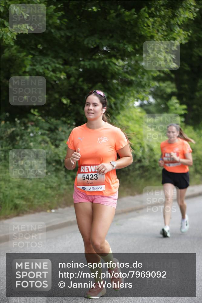 15.06.2025 - REWE Women's Run Jannik Wohlers http://msf.ph/oto/7969092 15.06.2025 10:04:13 Laufen 5423 meine-sportfotos.de