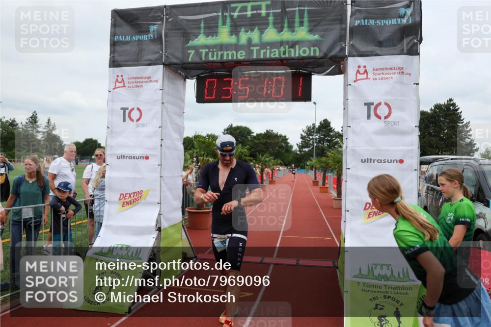 15.06.2025 - 7 Türme Triathlon Michael Strokosch http://msf.ph/oto/7969096 15.06.2025 13:51:01 Ziel 399, 983 meine-sportfotos.de