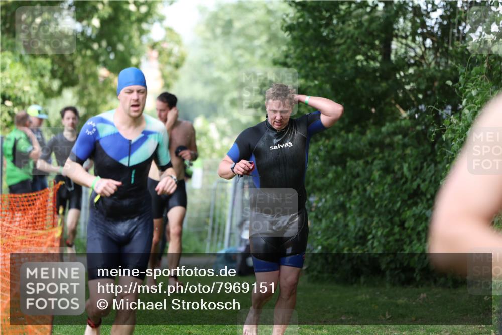 15.06.2025 - 7 Türme Triathlon Michael Strokosch http://msf.ph/oto/7969151 15.06.2025 12:55:55 Schwimmen 708, 755, 776, 818, 833, 877, 895, 904, 919, 1023, 1071, 1120, 1144, 1150, 1153, 1177 meine-sportfotos.de