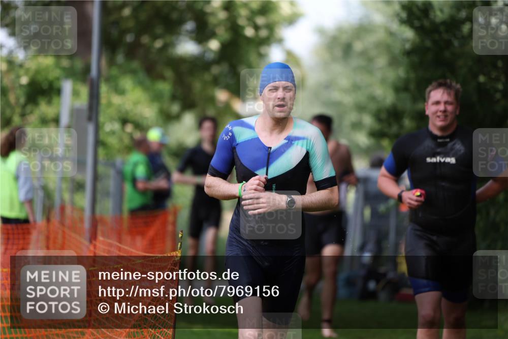 15.06.2025 - 7 Türme Triathlon Michael Strokosch http://msf.ph/oto/7969156 15.06.2025 12:55:56 Schwimmen 708, 755, 776, 818, 833, 877, 880, 895, 904, 919, 1023, 1071, 1120, 1144, 1150, 1153, 1177 meine-sportfotos.de