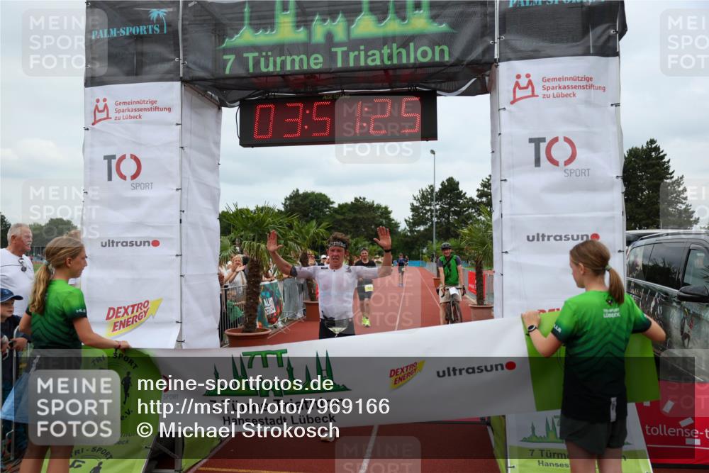 15.06.2025 - 7 Türme Triathlon Michael Strokosch http://msf.ph/oto/7969166 15.06.2025 13:51:25 Ziel 282, 855, 955, 1105 meine-sportfotos.de
