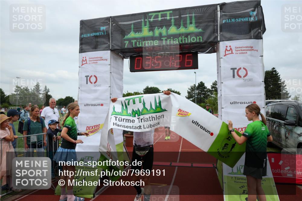 15.06.2025 - 7 Türme Triathlon Michael Strokosch http://msf.ph/oto/7969191 15.06.2025 13:51:26 Ziel 282, 855, 955, 1105 meine-sportfotos.de