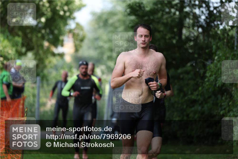 15.06.2025 - 7 Türme Triathlon Michael Strokosch http://msf.ph/oto/7969206 15.06.2025 12:55:59 Schwimmen 708, 741, 776, 818, 833, 877, 880, 895, 904, 1023, 1071, 1120, 1144, 1150, 1153, 1177 meine-sportfotos.de