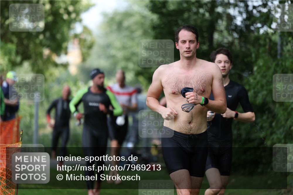 15.06.2025 - 7 Türme Triathlon Michael Strokosch http://msf.ph/oto/7969213 15.06.2025 12:56:00 Schwimmen 708, 741, 776, 818, 833, 877, 880, 895, 904, 1023, 1071, 1120, 1144, 1150, 1153, 1177 meine-sportfotos.de