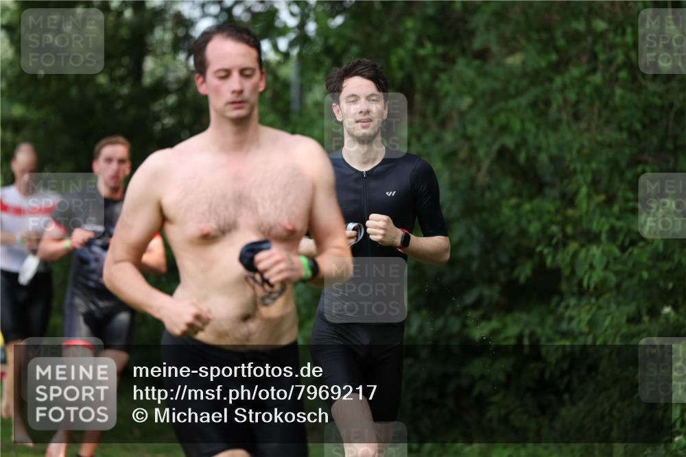 15.06.2025 - 7 Türme Triathlon Michael Strokosch http://msf.ph/oto/7969217 15.06.2025 12:56:01 Schwimmen 708, 741, 776, 818, 833, 880, 895, 904, 1023, 1071, 1120, 1144, 1150, 1153, 1177 meine-sportfotos.de