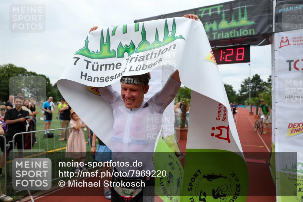 15.06.2025 - 7 Türme Triathlon Michael Strokosch http://msf.ph/oto/7969220 15.06.2025 13:51:28 Ziel 282, 955, 1072 meine-sportfotos.de