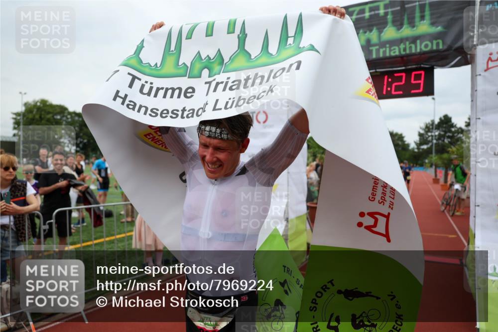 15.06.2025 - 7 Türme Triathlon Michael Strokosch http://msf.ph/oto/7969224 15.06.2025 13:51:28 Ziel 282, 955, 1072 meine-sportfotos.de