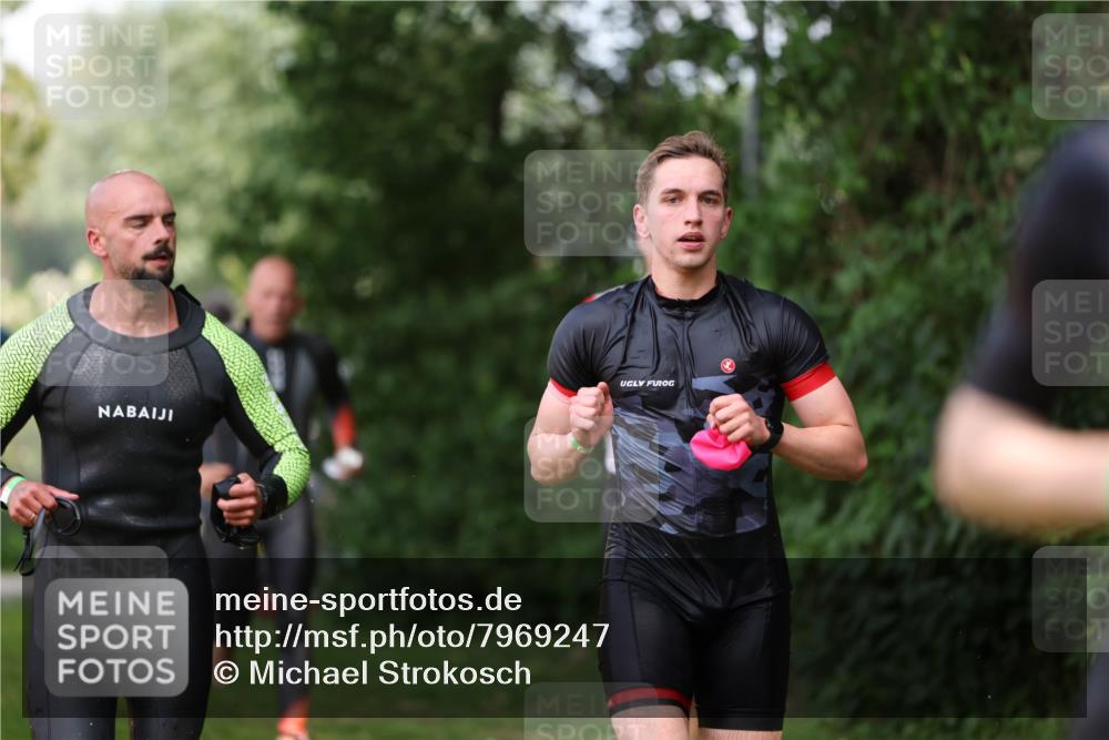 15.06.2025 - 7 Türme Triathlon Michael Strokosch http://msf.ph/oto/7969247 15.06.2025 12:56:03 Schwimmen 708, 741, 776, 818, 833, 880, 895, 904, 1120, 1144, 1149, 1150, 1153, 1177 meine-sportfotos.de