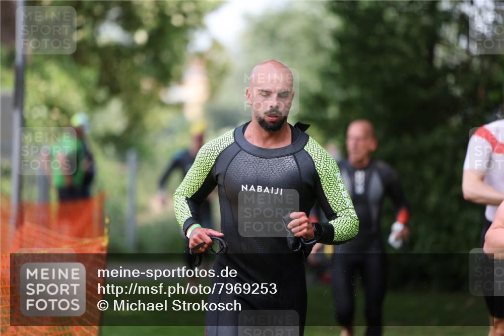 15.06.2025 - 7 Türme Triathlon Michael Strokosch http://msf.ph/oto/7969253 15.06.2025 12:56:04 Schwimmen 708, 741, 776, 818, 833, 880, 895, 904, 1120, 1144, 1149, 1150, 1153, 1177 meine-sportfotos.de