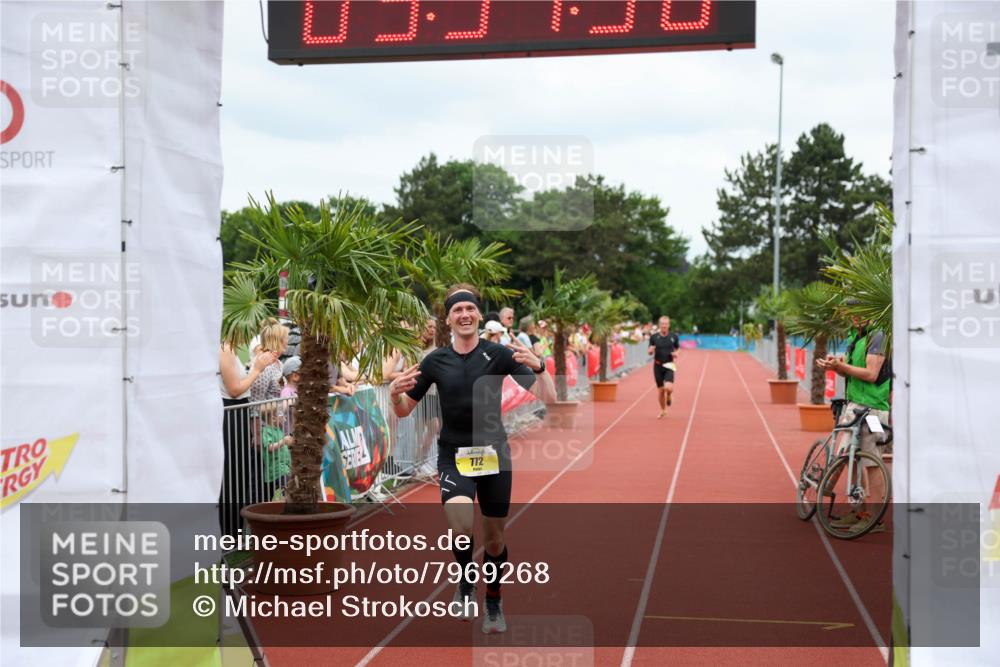 15.06.2025 - 7 Türme Triathlon Michael Strokosch http://msf.ph/oto/7969268 15.06.2025 13:51:36 Ziel 772, 842, 955, 1072 meine-sportfotos.de