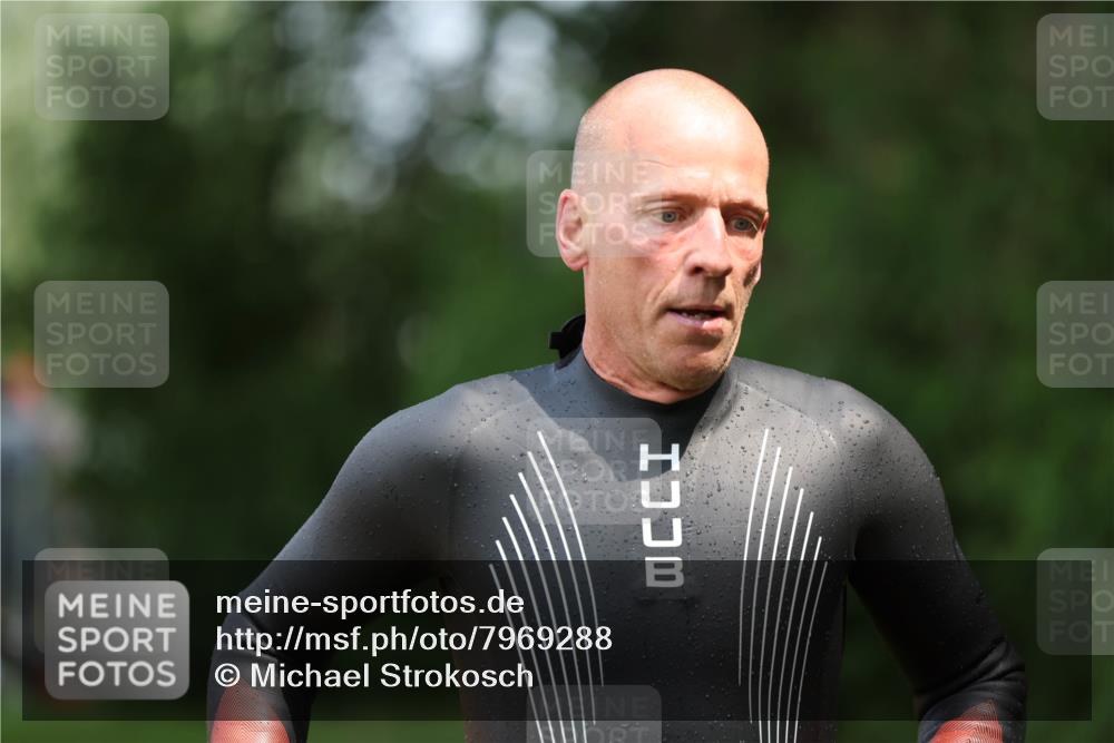 15.06.2025 - 7 Türme Triathlon Michael Strokosch http://msf.ph/oto/7969288 15.06.2025 12:56:07 Schwimmen 708, 741, 776, 818, 833, 869, 872, 880, 895, 896, 904, 992, 1091, 1120, 1149, 1150, 1153, 1177 meine-sportfotos.de