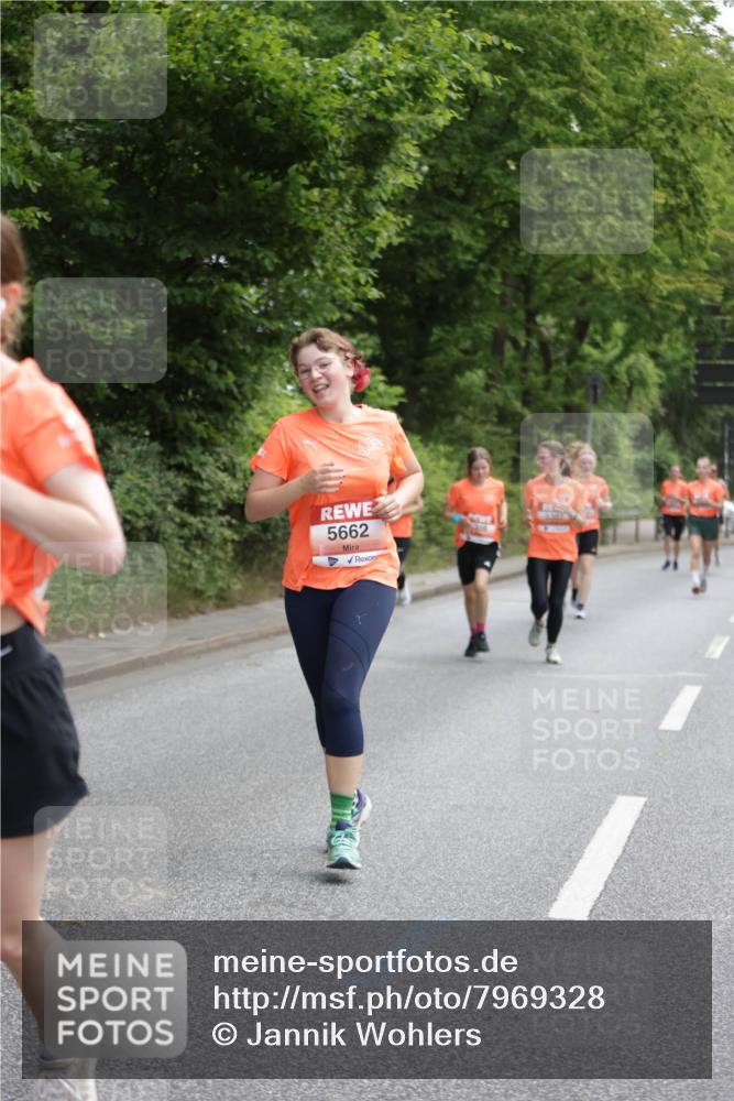 15.06.2025 - REWE Women's Run Jannik Wohlers http://msf.ph/oto/7969328 15.06.2025 10:04:23 Laufen 5662 meine-sportfotos.de