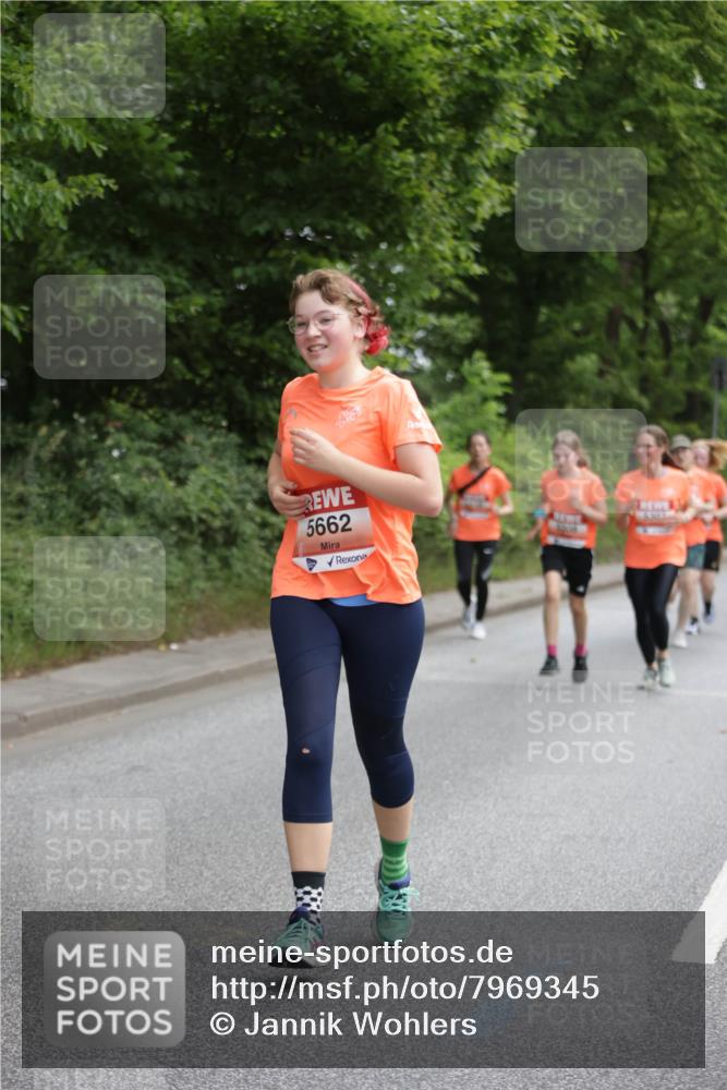 15.06.2025 - REWE Women's Run Jannik Wohlers http://msf.ph/oto/7969345 15.06.2025 10:04:24 Laufen 5662 meine-sportfotos.de