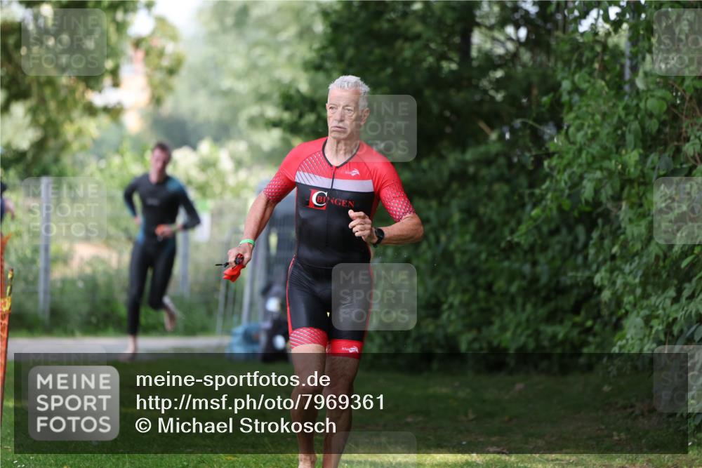 15.06.2025 - 7 Türme Triathlon Michael Strokosch http://msf.ph/oto/7969361 15.06.2025 12:56:13 Schwimmen 708, 741, 776, 804, 833, 842, 869, 872, 880, 896, 904, 963, 992, 1091, 1120, 1149, 1150 meine-sportfotos.de