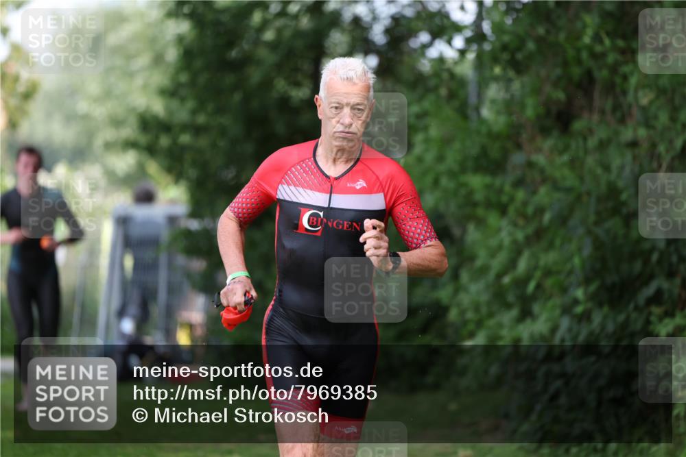 15.06.2025 - 7 Türme Triathlon Michael Strokosch http://msf.ph/oto/7969385 15.06.2025 12:56:15 Schwimmen 741, 776, 804, 842, 851, 869, 872, 880, 896, 904, 963, 992, 1091, 1120, 1149, 1150 meine-sportfotos.de