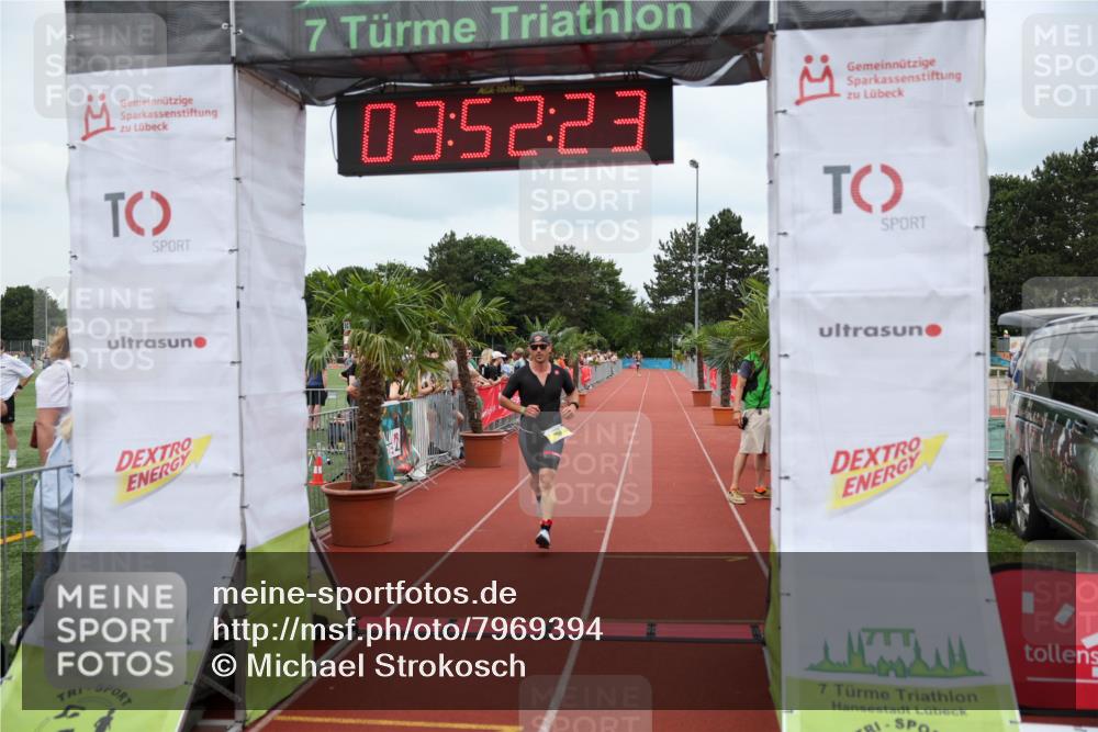 15.06.2025 - 7 Türme Triathlon Michael Strokosch http://msf.ph/oto/7969394 15.06.2025 13:52:23 Ziel 789 meine-sportfotos.de
