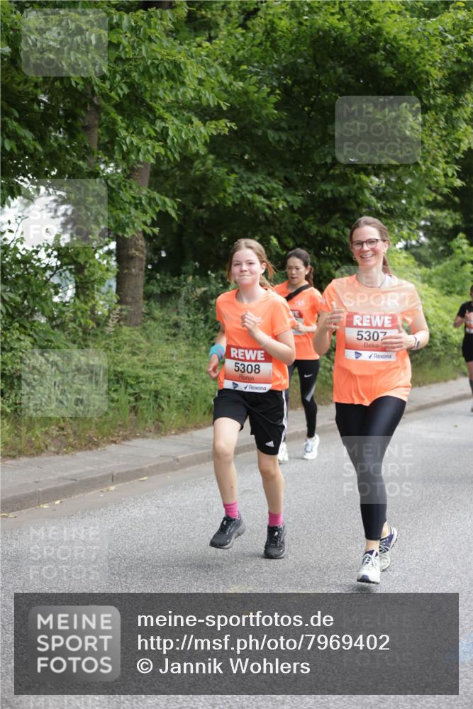 15.06.2025 - REWE Women's Run Jannik Wohlers http://msf.ph/oto/7969402 15.06.2025 10:04:26 Laufen 5307, 5308 meine-sportfotos.de