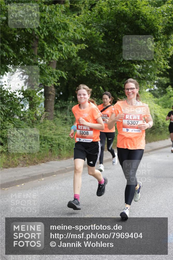 15.06.2025 - REWE Women's Run Jannik Wohlers http://msf.ph/oto/7969404 15.06.2025 10:04:27 Laufen 5308, 638, 5307 meine-sportfotos.de