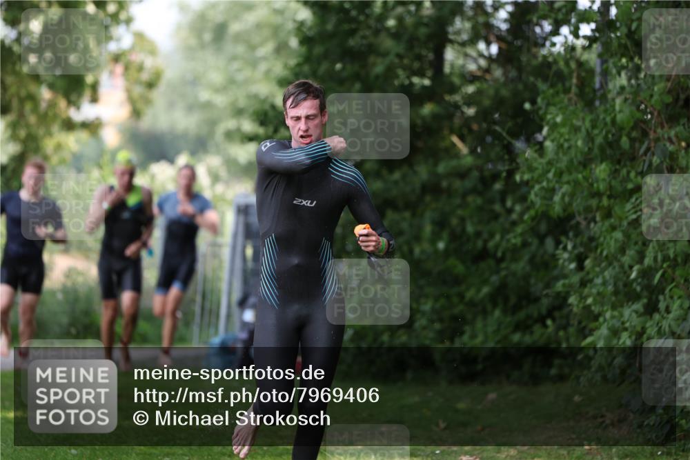 15.06.2025 - 7 Türme Triathlon Michael Strokosch http://msf.ph/oto/7969406 15.06.2025 12:56:17 Schwimmen 741, 767, 804, 842, 851, 869, 872, 880, 896, 904, 963, 992, 1077, 1091, 1149, 1150 meine-sportfotos.de