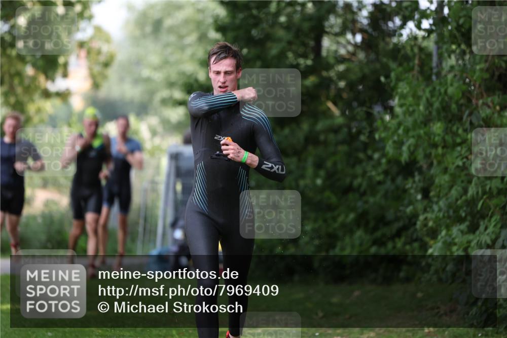 15.06.2025 - 7 Türme Triathlon Michael Strokosch http://msf.ph/oto/7969409 15.06.2025 12:56:17 Schwimmen 741, 767, 804, 842, 851, 869, 872, 880, 896, 904, 963, 992, 1077, 1091, 1149, 1150 meine-sportfotos.de