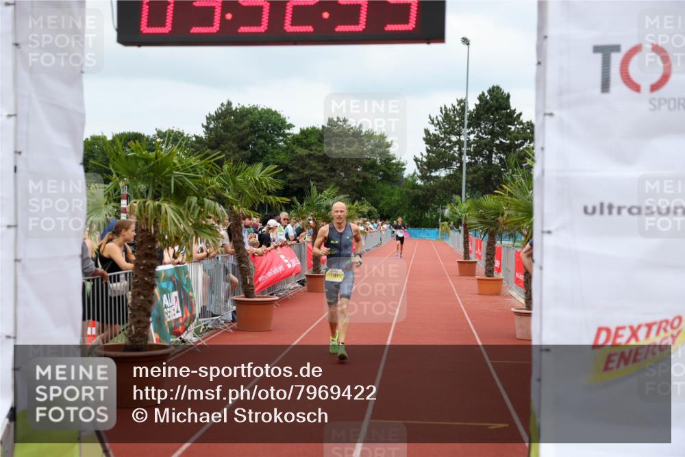 15.06.2025 - 7 Türme Triathlon Michael Strokosch http://msf.ph/oto/7969422 15.06.2025 13:52:39 Ziel 1181 meine-sportfotos.de