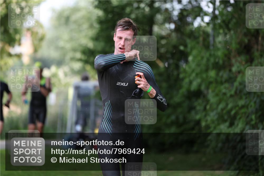 15.06.2025 - 7 Türme Triathlon Michael Strokosch http://msf.ph/oto/7969424 15.06.2025 12:56:18 Schwimmen 741, 767, 804, 842, 851, 869, 872, 880, 896, 904, 963, 992, 1077, 1091, 1149, 1150 meine-sportfotos.de