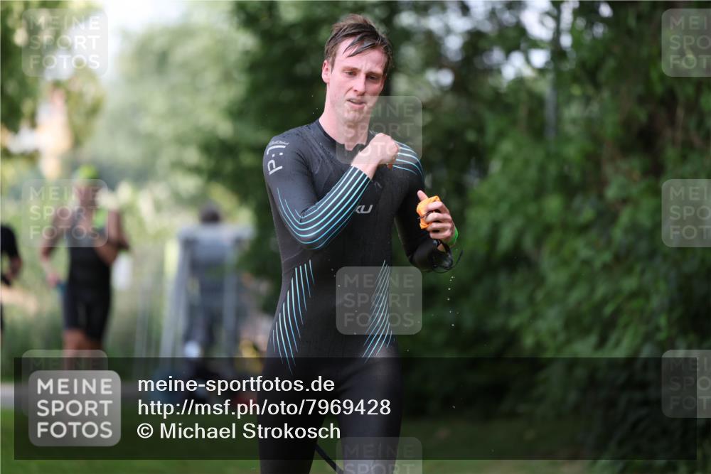 15.06.2025 - 7 Türme Triathlon Michael Strokosch http://msf.ph/oto/7969428 15.06.2025 12:56:18 Schwimmen 741, 767, 804, 842, 851, 869, 872, 880, 896, 904, 963, 992, 1077, 1091, 1149, 1150 meine-sportfotos.de