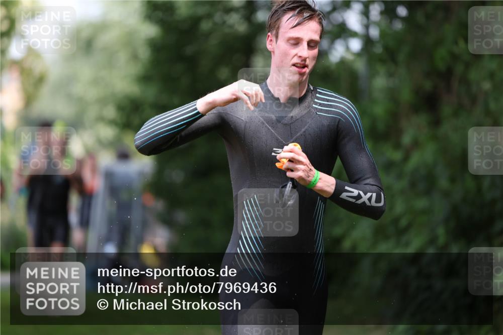 15.06.2025 - 7 Türme Triathlon Michael Strokosch http://msf.ph/oto/7969436 15.06.2025 12:56:19 Schwimmen 741, 767, 804, 842, 851, 869, 872, 880, 896, 904, 963, 992, 1060, 1070, 1077, 1091, 1149, 1150 meine-sportfotos.de