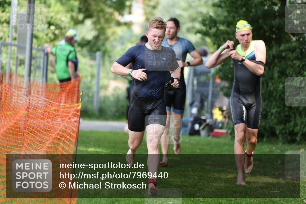 15.06.2025 - 7 Türme Triathlon Michael Strokosch http://msf.ph/oto/7969440 15.06.2025 12:56:21 Schwimmen 741, 767, 786, 804, 842, 851, 869, 872, 880, 896, 904, 963, 992, 1060, 1070, 1077, 1091, 1149, 1150 meine-sportfotos.de
