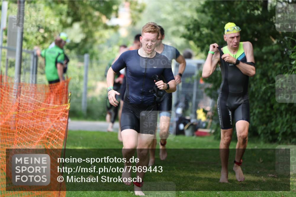 15.06.2025 - 7 Türme Triathlon Michael Strokosch http://msf.ph/oto/7969443 15.06.2025 12:56:21 Schwimmen 741, 767, 786, 804, 842, 851, 869, 872, 880, 896, 904, 963, 992, 1060, 1070, 1077, 1091, 1149, 1150 meine-sportfotos.de