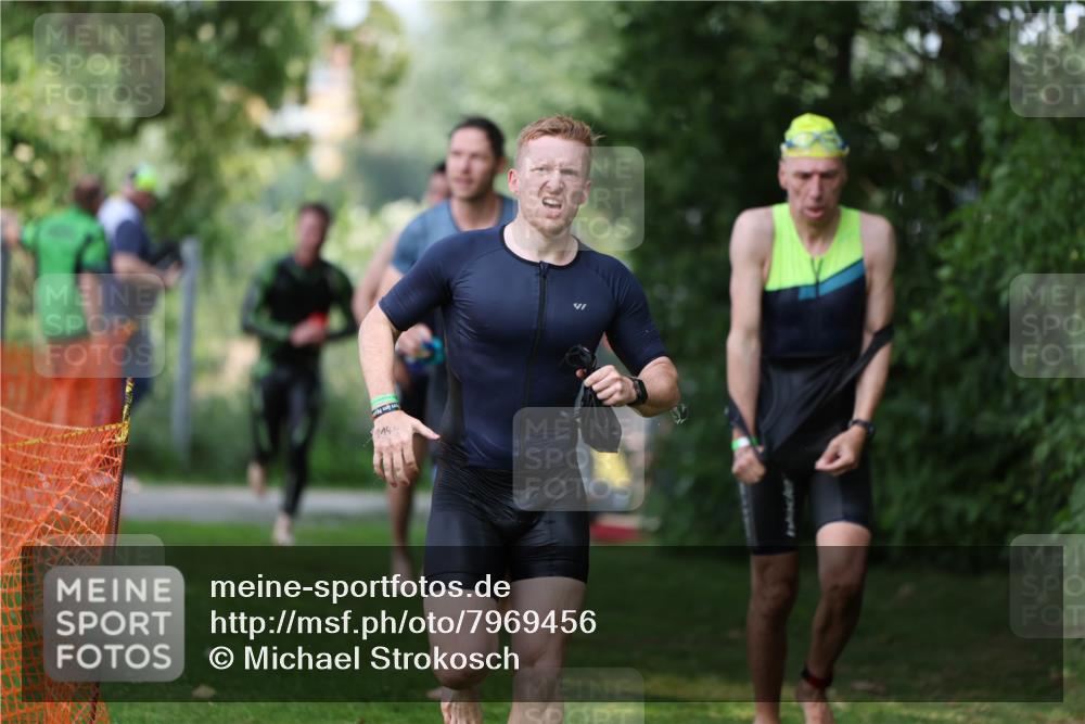 15.06.2025 - 7 Türme Triathlon Michael Strokosch http://msf.ph/oto/7969456 15.06.2025 12:56:22 Schwimmen 741, 767, 786, 804, 842, 851, 869, 872, 880, 896, 904, 963, 992, 1060, 1070, 1077, 1091, 1149 meine-sportfotos.de