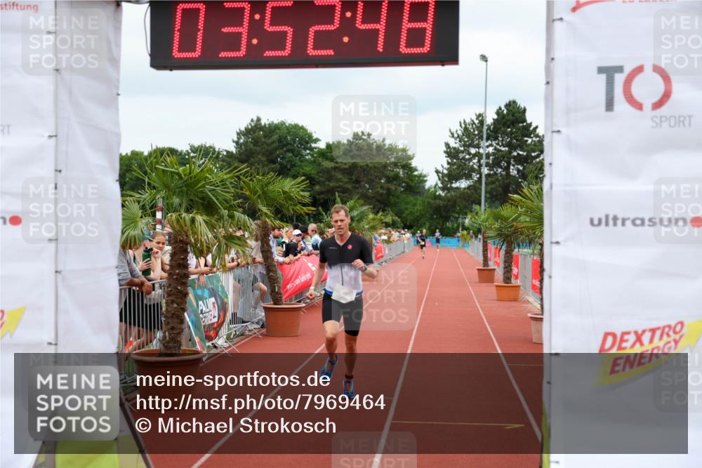 15.06.2025 - 7 Türme Triathlon Michael Strokosch http://msf.ph/oto/7969464 15.06.2025 13:52:47 Ziel 719, 1181 meine-sportfotos.de