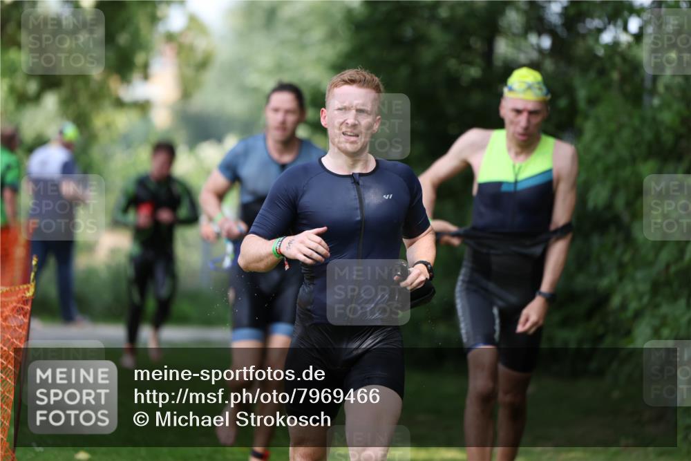15.06.2025 - 7 Türme Triathlon Michael Strokosch http://msf.ph/oto/7969466 15.06.2025 12:56:22 Schwimmen 741, 767, 786, 804, 842, 851, 869, 872, 880, 896, 904, 963, 992, 1060, 1070, 1077, 1091, 1149 meine-sportfotos.de