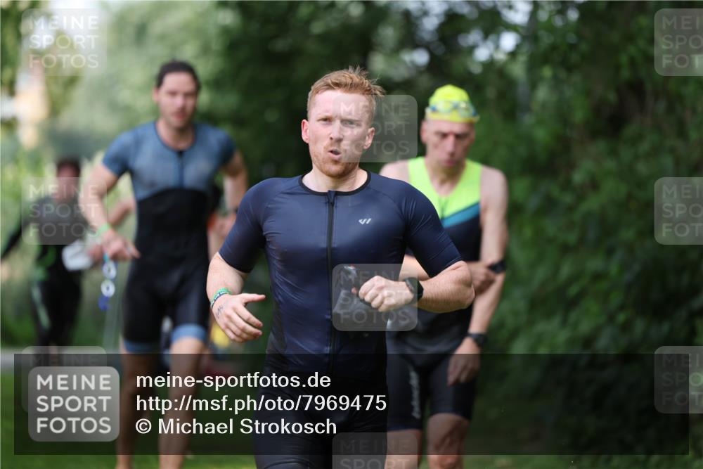 15.06.2025 - 7 Türme Triathlon Michael Strokosch http://msf.ph/oto/7969475 15.06.2025 12:56:23 Schwimmen 741, 767, 786, 804, 842, 851, 869, 872, 880, 896, 904, 963, 992, 1060, 1070, 1077, 1091, 1149 meine-sportfotos.de