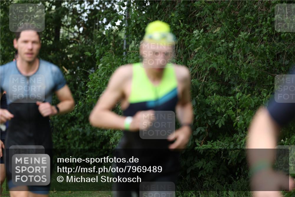 15.06.2025 - 7 Türme Triathlon Michael Strokosch http://msf.ph/oto/7969489 15.06.2025 12:56:24 Schwimmen 741, 767, 786, 804, 842, 851, 869, 872, 880, 896, 904, 963, 992, 1060, 1070, 1077, 1091, 1149 meine-sportfotos.de