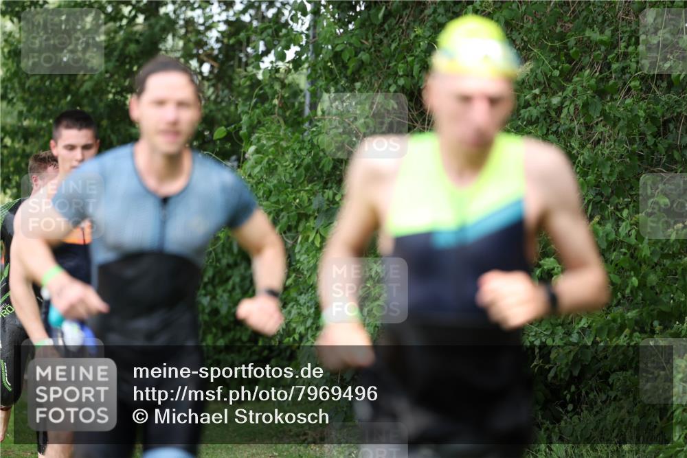15.06.2025 - 7 Türme Triathlon Michael Strokosch http://msf.ph/oto/7969496 15.06.2025 12:56:25 Schwimmen 741, 767, 786, 804, 842, 851, 868, 869, 872, 880, 886, 896, 963, 992, 1060, 1070, 1077, 1091, 1149 meine-sportfotos.de