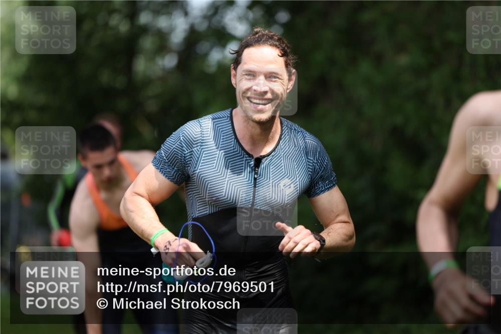 15.06.2025 - 7 Türme Triathlon Michael Strokosch http://msf.ph/oto/7969501 15.06.2025 12:56:25 Schwimmen 741, 767, 786, 804, 842, 851, 868, 869, 872, 880, 886, 896, 963, 992, 1060, 1070, 1077, 1091, 1149 meine-sportfotos.de