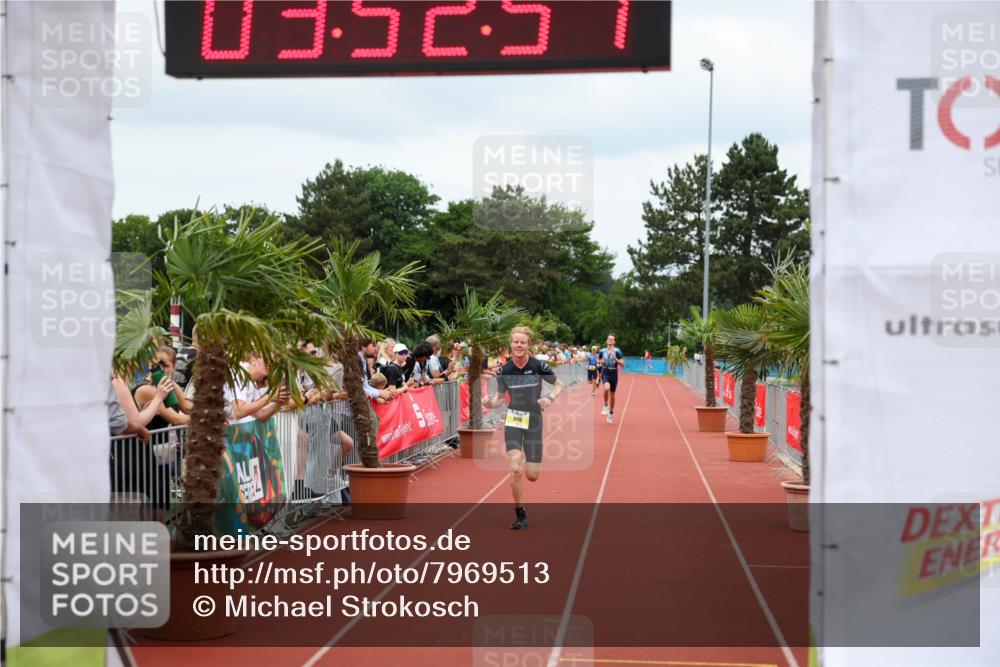 15.06.2025 - 7 Türme Triathlon Michael Strokosch http://msf.ph/oto/7969513 15.06.2025 13:52:56 Ziel 719, 886 meine-sportfotos.de
