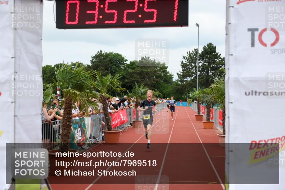 15.06.2025 - 7 Türme Triathlon Michael Strokosch http://msf.ph/oto/7969518 15.06.2025 13:52:57 Ziel 886, 1164 meine-sportfotos.de