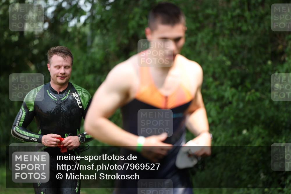 15.06.2025 - 7 Türme Triathlon Michael Strokosch http://msf.ph/oto/7969527 15.06.2025 12:56:27 Schwimmen 741, 767, 786, 804, 842, 851, 868, 869, 872, 886, 896, 963, 992, 1060, 1070, 1077, 1091, 1149, 1175 meine-sportfotos.de