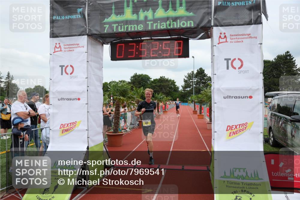 15.06.2025 - 7 Türme Triathlon Michael Strokosch http://msf.ph/oto/7969541 15.06.2025 13:52:58 Ziel 886, 1164 meine-sportfotos.de